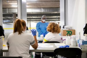 Sanidad constata 871 nuevos casos de COVID-19 en personas de más de 60 años en los últimos cuatro días