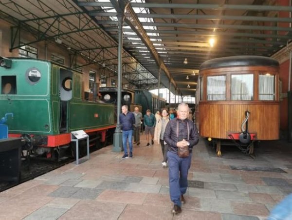 Agaete: Un grupo de mayores estuvo ayer visitando Gijón, en una ruta por algunos de los puntos turísticos de la ciudad y su historia y patrimonio