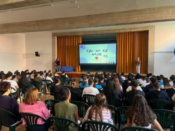 Gáldar: Escolares reciben una charla sobre prevención de violencia de género de la experta Marina Marroquí