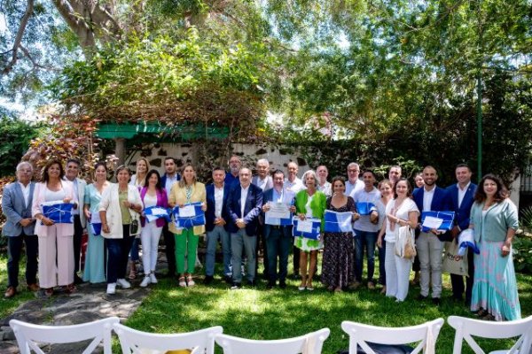 Gran Canaria recibe los distintivos Bandera Azul de calidad y seguridad para 13 playas y 2 puertos deportivos