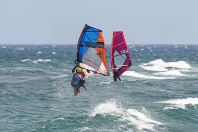 Windsurf: Los jóvenes valores se adaptan a las condiciones del mar en Pozo Izquierdo