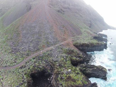 Franquis formaliza el contrato de 4,5 millones para la construcci&oacute;n del falso t&uacute;nel de Pie de Bascos, en El Hierro