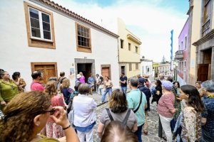 Éxito rotundo de la ‘X Ruta de Patios, PateArte 2025’, en una edición dedicada a la memoria de Paco Rivero, notario gráfico de Guía