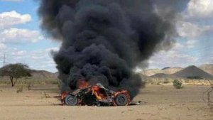 Sospechosa explosi&oacute;n de un coche en el Dakar con un herido grave