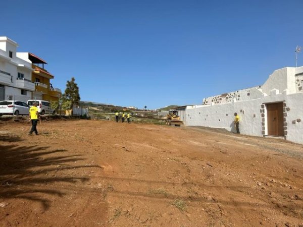 El Ayuntamiento de Guía destina más de 40.000 euros a la construcción de una zona de aparcamientos en Farailaga