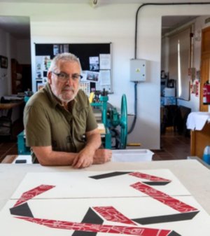 El artista Ángel Arencibia ofrece una visita guiada a la muestra ‘Gran Canaria Series de Obra Gráfica’