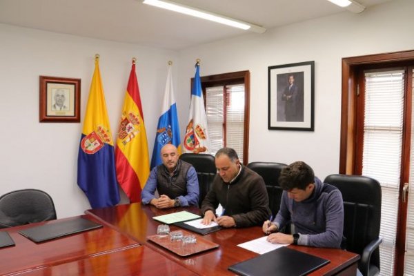 Artenara: Se le renovó el convenio de colaboración al piloto de rally Marcos Martín Marrero.
