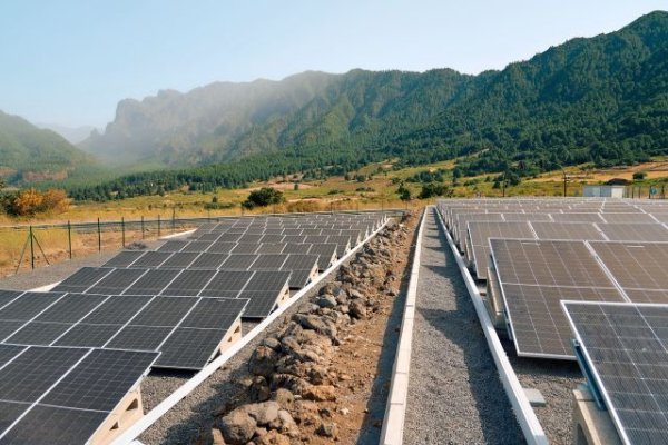 La instalaci&oacute;n fotovoltaica del t&uacute;nel de La Cumbre evitar&aacute; la emisi&oacute;n de m&aacute;s de 402 toneladas de CO2
