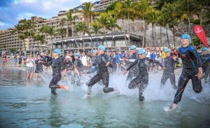 La &eacute;lite femenina internacional del triatl&oacute;n abre temporada en el Anfi Challenge Mog&aacute;n Gran Canaria