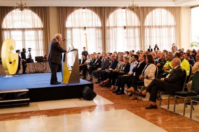 Pere Navarro (DGT): &ldquo;Ni andando, ni en bicicleta; la forma m&aacute;s segura de desplazarse es en guagua, los datos lo avalan&rdquo;