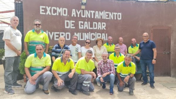 Gáldar: El personal de Parques y Jardines homenajea a su exconcejala Carmen Pilar Mendoza