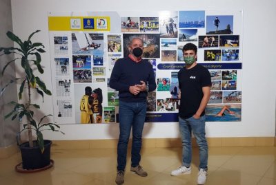 Francisco Castellano recibe y felicita a Luis D&iacute;az, campe&oacute;n de Espa&ntilde;a de la liga Fesurfing 2021