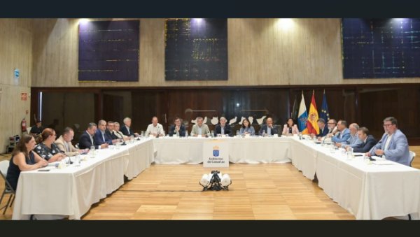 Gobierno y Fecam inician una línea de trabajo para que los ayuntamientos controlen el acceso a la vivienda