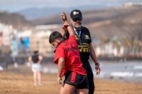 La Playa de Las Canteras re&uacute;ne un a&ntilde;o m&aacute;s a las promesas de la Lucha Canaria