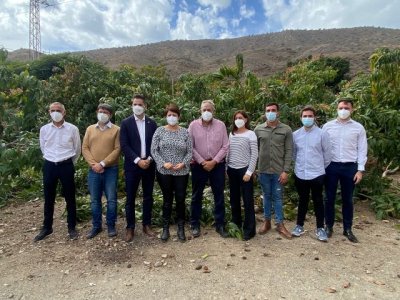 Alcampo completa su misi&oacute;n comercial de la mano del Cabildo con su visita a las cooperativas del Sur