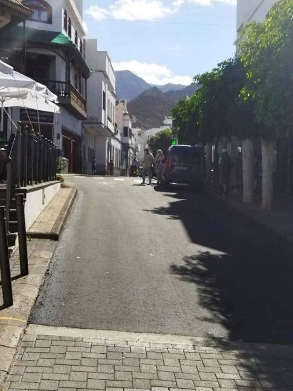 La Calle principal del casco de Agaete ya luce su nuevo pavimento