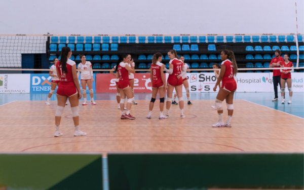 Voleibol Femenino: El Arona LESS4MORE cae en su visita a Torrelavega