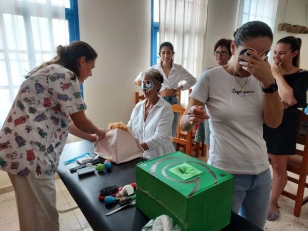 Profesionales del Área de Salud de Fuerteventura promocionan los cuidados de las personas cuidadoras