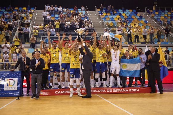 Voleibol: EL CV Guaguas arrasa en la Supercopa de España con un contundente 3-0 ante Unicaja Costa de Almería