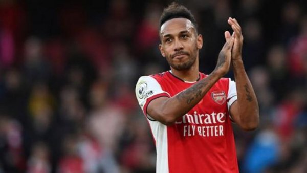 Esta es la norma que permite inscribir a Aubameyang fuera de plazo