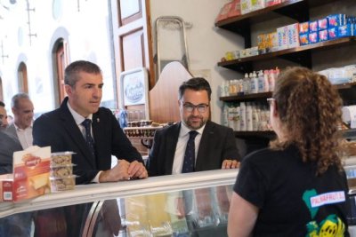 Dom&iacute;nguez asegura que la bonificaci&oacute;n al combustible en las islas verdes ser&aacute; una realidad en los pr&oacute;ximos d&iacute;as