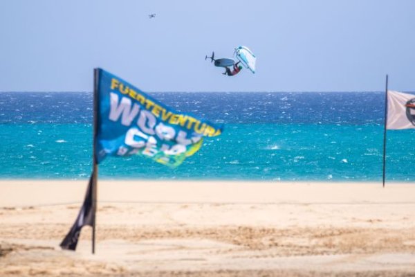 El Surf-Freestyle del Mundial de Wingfoil entra en su jornada decisiva en Fuerteventura