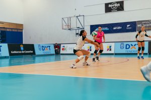 Voleibol Superliga Femenina 2: El Arona Voley no puede sumar en casa ante un solvente UCAM Torrej&oacute;n