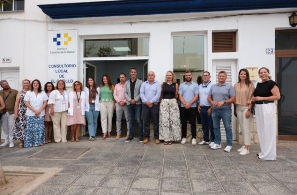 El director del SCS visita el nuevo Consultorio Local de El Cotillo, en funcionamiento desde mañana martes
