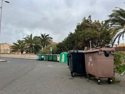 Gu&iacute;a: La Polic&iacute;a Local refuerza el control y la labor pedag&oacute;gica con los vecinos para mantener limpio el municipio