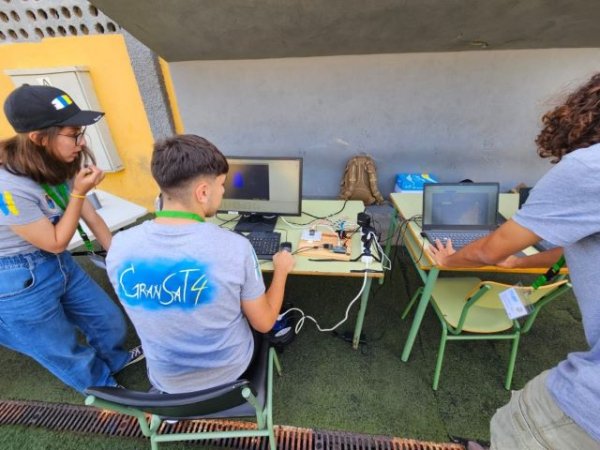 Siete centros de las islas lanzan sus satélites para ganar la cuarta edición de la fase regional de CanSat