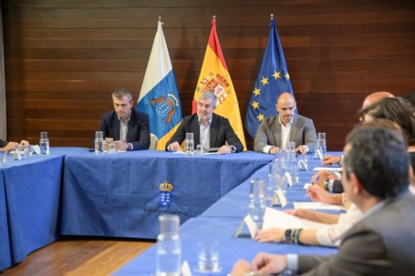 El presidente de Canarias aborda las demandas de la Cámara de Comercio de Santa Cruz de Tenerife