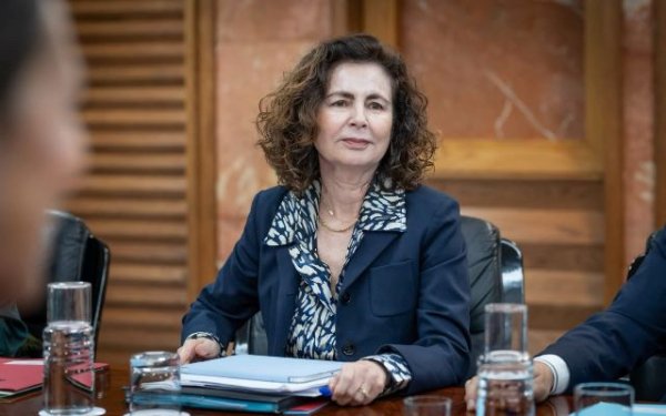 Hacienda prorroga en 2026 la bonificaci&oacute;n al combustible para las islas no capitalinas