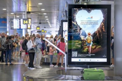 Turismo de Canarias conciencia en los aeropuertos de las islas sobre el respeto a los espacios naturales