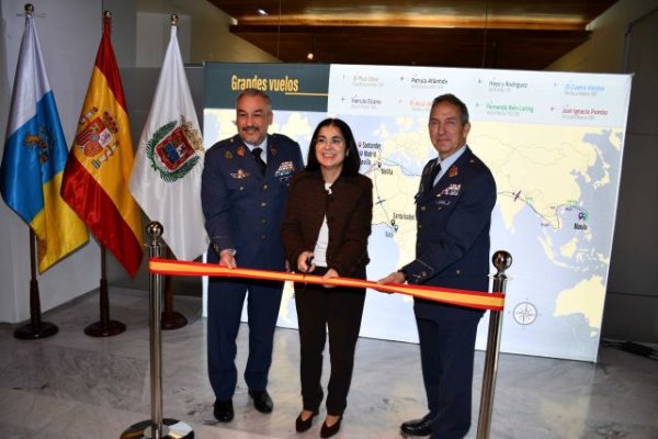 Las Casas Consistoriales del Ayuntamiento de Las Palmas acogieron ayer la inauguraci&oacute;n de la exposici&oacute;n &ldquo;Grandes Vuelos de la Aviaci&oacute;n Espa&ntilde;ola 1926-1935&rdquo;