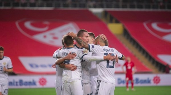 Los rusos siguen con su liga mientras sus compatriotas matan en Ucrania