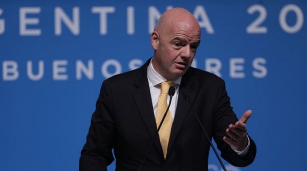 Infantino cree que Italia tiene que "reflexionar sobre las canteras"