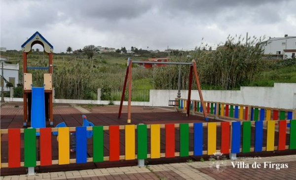 Villa de Firgas: El Ayuntamiento ha procedido a la rehabilitación y mejora de los parques infantiles