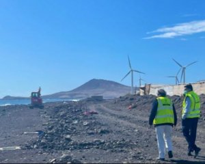 El vicepresidente visita las obras del paseo marítimo que está ejecutando el Cabildo en El Burrero