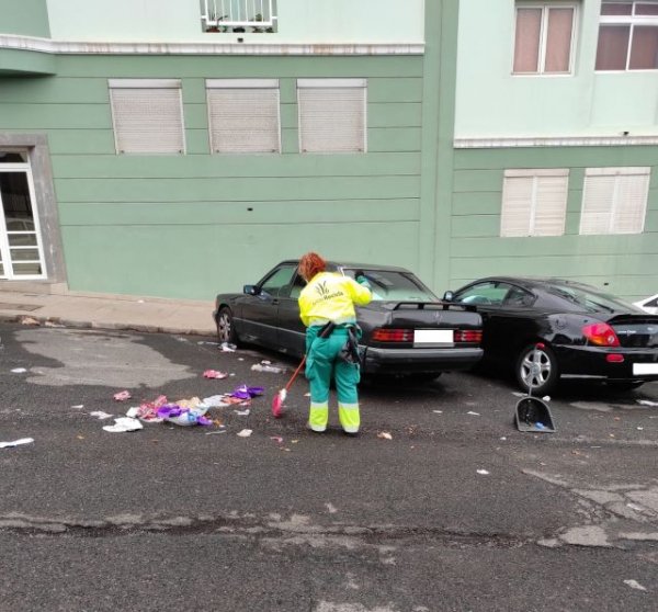 El servicio de limpieza de Telde retira de las calles más de 200.000 kilos de residuos del Día de Reyes