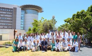 El HUC rinde homenaje a 14 residentes de quinto a&ntilde;o que finalizan su formaci&oacute;n