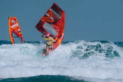 Sarah-Quita Offringa y Marc Paré se imponen en las eliminatorias simples en El Médano Windsurf Grand Slam en Tenerife
