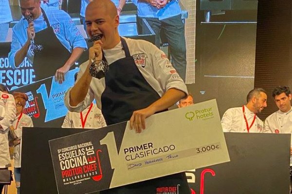 David Hernández, estudiante de Hecansa, ganador del V Concurso Nacional de Escuelas de Cocina ‘Protur Chef 2023′
