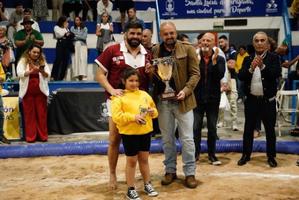 Lucha Canaria: El Castillo del Romeral conquista la Copa Fundación La Caja de Canarias