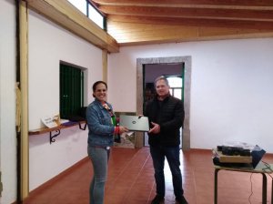El Ayuntamiento de Valleseco entrega equipos informáticos a las asociaciones vecinales