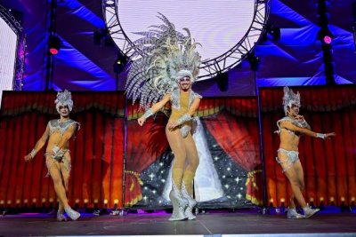 Drag Kálik se corona Drag Queen del Carnaval de Gáldar 2024