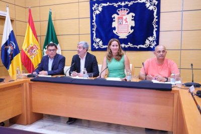 Clavijo escucha las demandas de la Plataforma de Acci&oacute;n Social Majorera para mejorar los medios en Dependencia