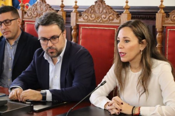 De León anuncia dos planes de empleo para reducir el paro femenino en Santa Cruz de La Palma y Los Llanos