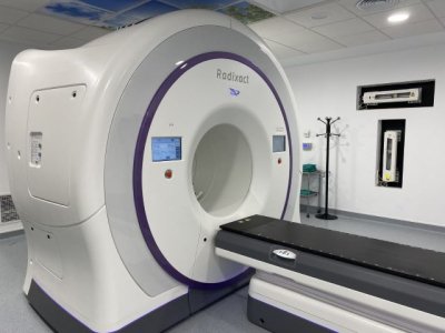 El Hospital de La Candelaria pone en marcha dos nuevos aceleradores lineales para el tratamiento del cáncer