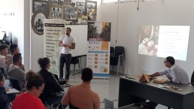 El Ayuntamiento de Gu&iacute;a acerca a los barrios la web municipal que da a conocer las posibilidades para los emprendedores en las zonas rurales