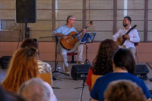 Cueva Pintada celebra su 19 aniversario con música, visitas guiadas y un ambiente festivo